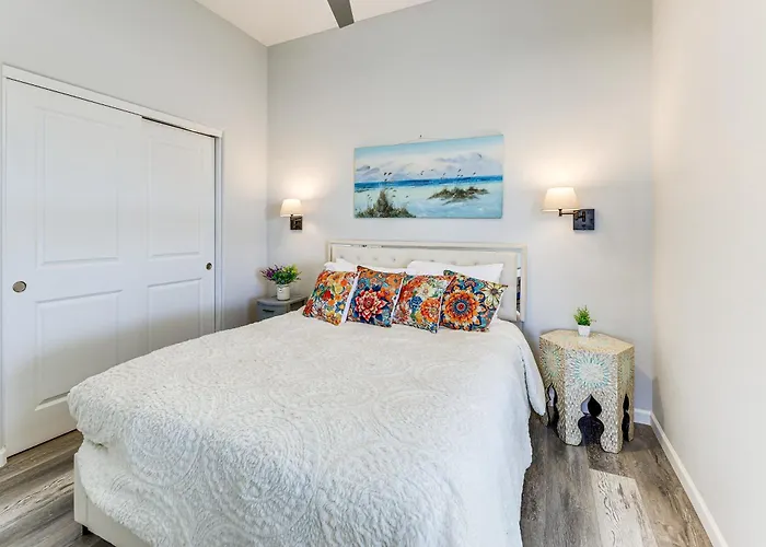 Cozy Couple's Retreat W/ Views In Apartment